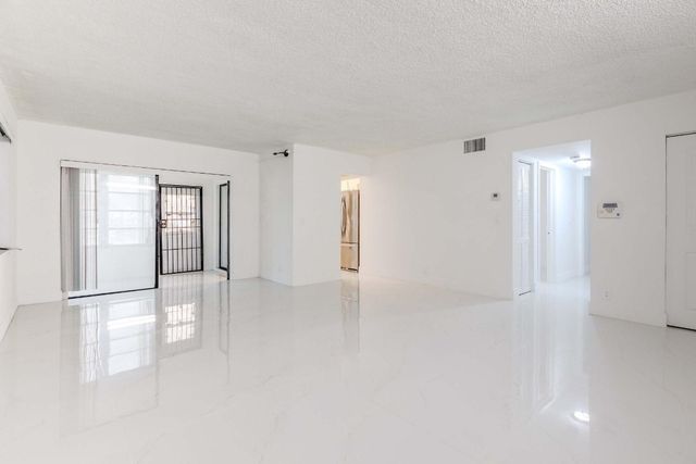 2401 NW 41st Avenue 101, Lauderhill, FL 33313