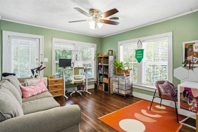 1211 Lansford Avenue, Dallas, TX 75224