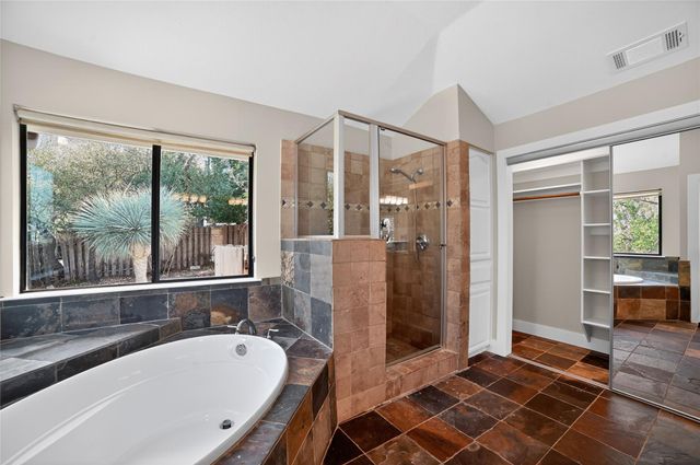 108 Schooner DR, Lakeway, TX 78738