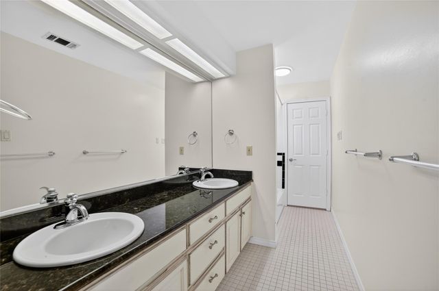 108 Schooner DR, Lakeway, TX 78738