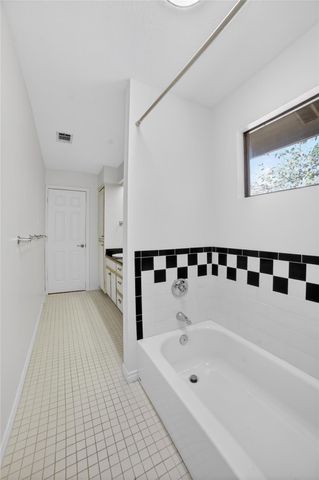 108 Schooner DR, Lakeway, TX 78738