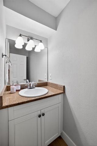 108 Schooner DR, Lakeway, TX 78738