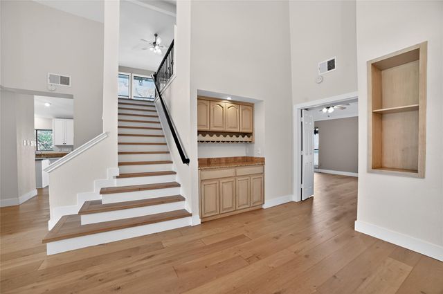 108 Schooner DR, Lakeway, TX 78738