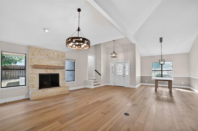 108 Schooner DR, Lakeway, TX 78738