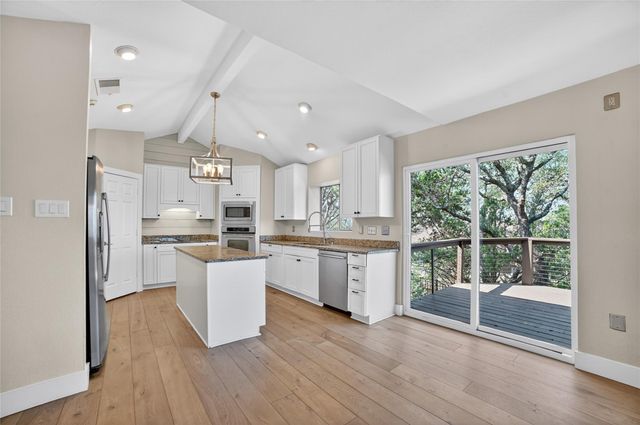 108 Schooner DR, Lakeway, TX 78738