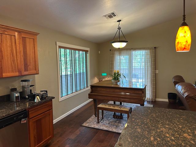 2882 Esther Lane, Grants Pass, OR 97527