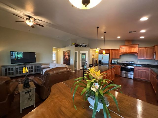 2882 Esther Lane, Grants Pass, OR 97527