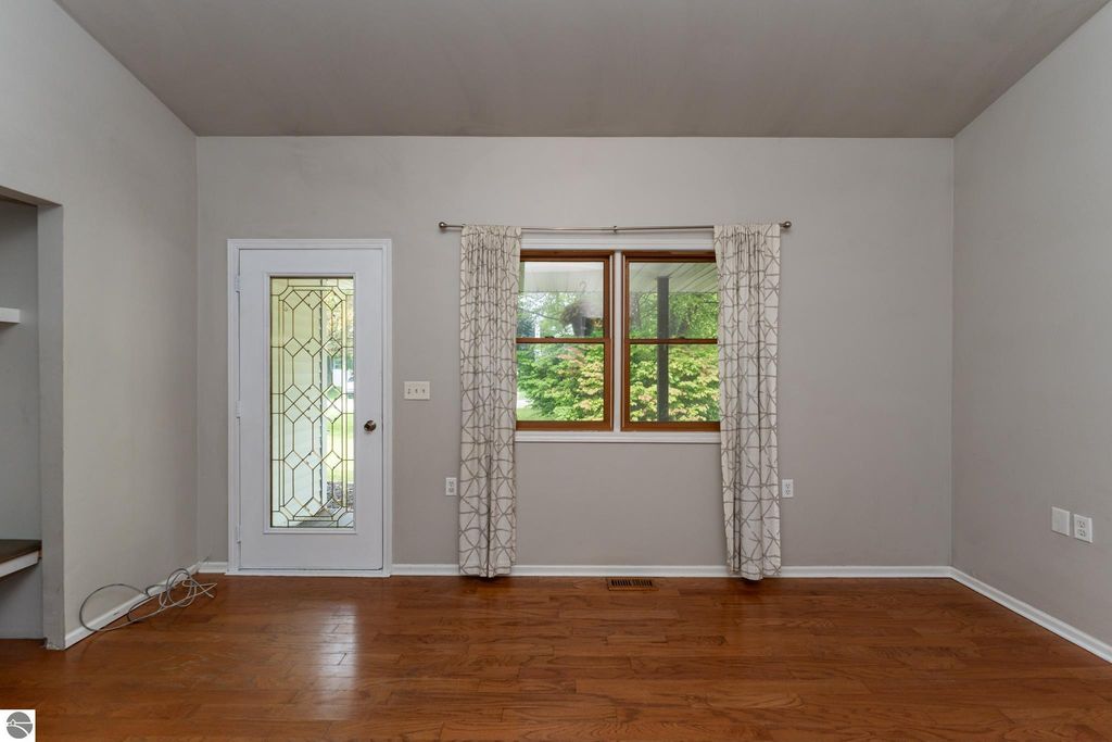 Image 8 of property listing at 514 Brown Street, Alma, MI 48801