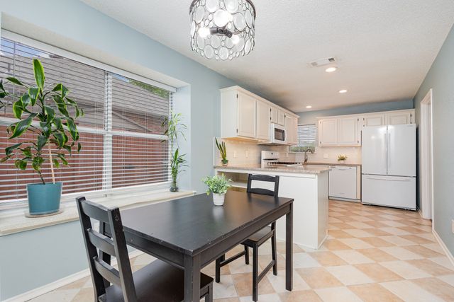 900 Valley View Drive, Lewisville, TX 75067