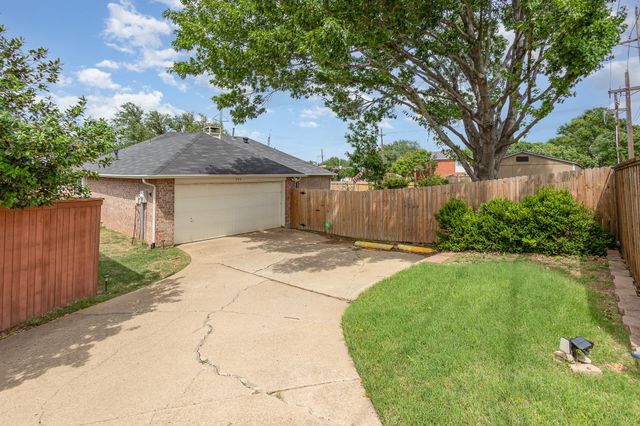 900 Valley View Drive, Lewisville, TX 75067