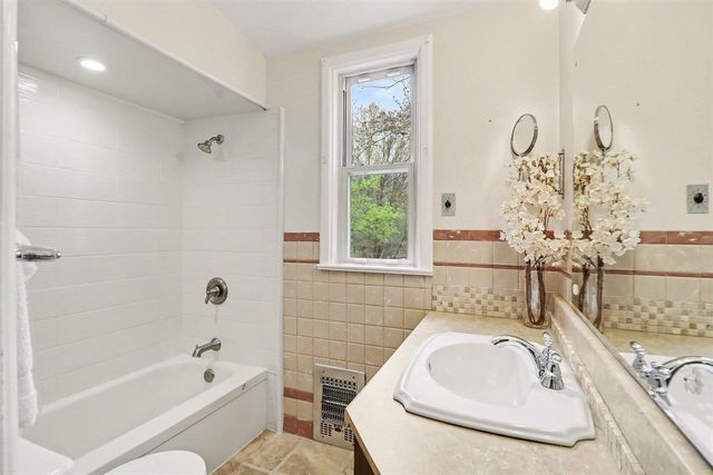 9840 Hyne Road, Brighton, MI 48114