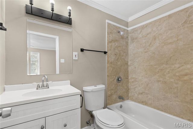 820 Saint Brendan Lane, Florissant, MO 63031