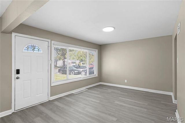 820 Saint Brendan Lane, Florissant, MO 63031
