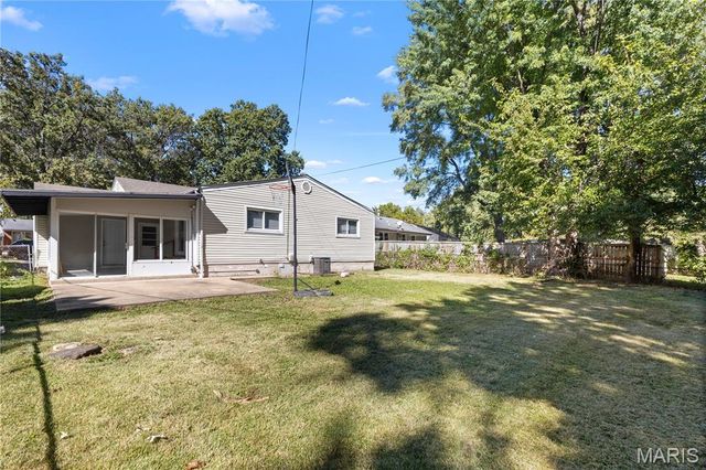 820 Saint Brendan Lane, Florissant, MO 63031