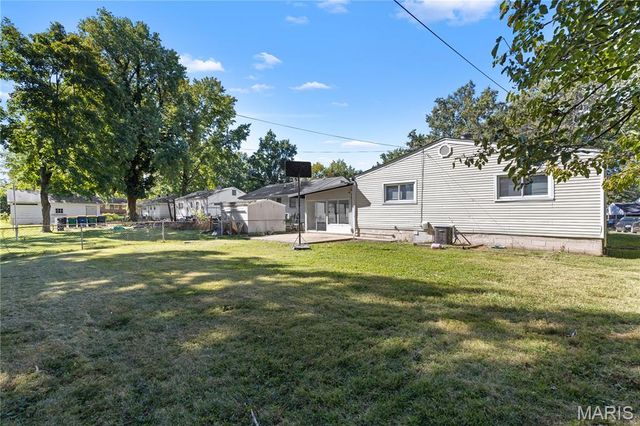 820 Saint Brendan Lane, Florissant, MO 63031