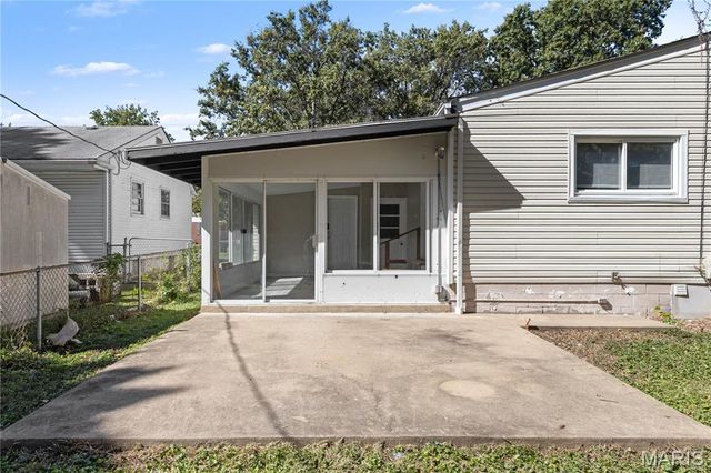 820 Saint Brendan Lane, Florissant, MO 63031