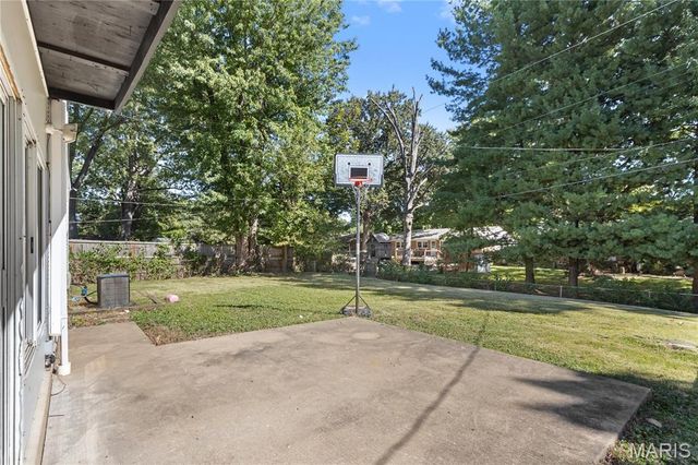 820 Saint Brendan Lane, Florissant, MO 63031