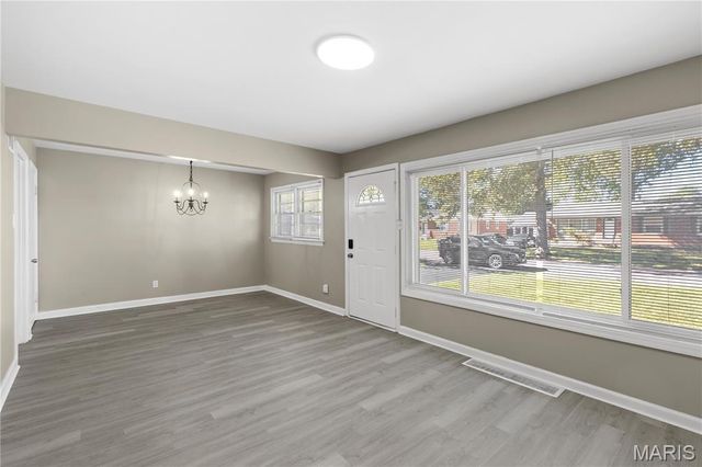820 Saint Brendan Lane, Florissant, MO 63031