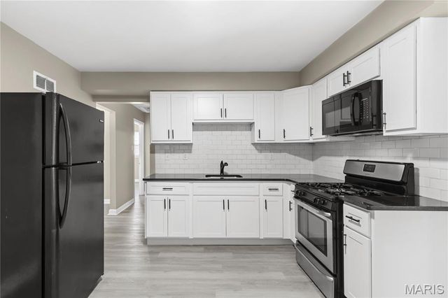820 Saint Brendan Lane, Florissant, MO 63031