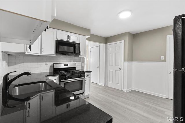 820 Saint Brendan Lane, Florissant, MO 63031