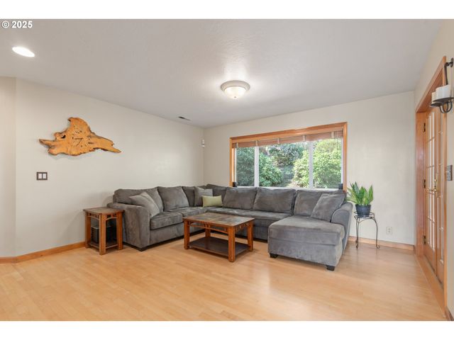 3854 MONROE St, Eugene, OR 97405