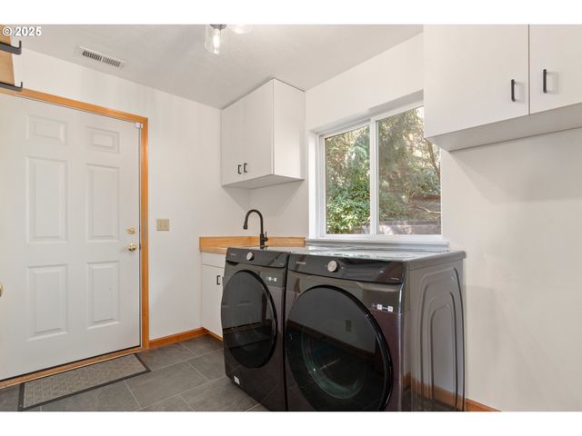 3854 MONROE St, Eugene, OR 97405