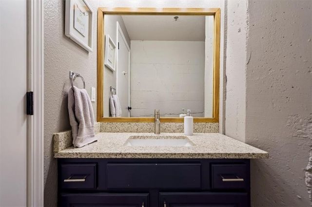 321 W 7th Street 103, Kansas City, MO 64105