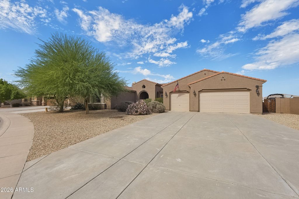 18428 W MONTEBELLO Avenue, Litchfield Park, AZ 85340 — photo 2