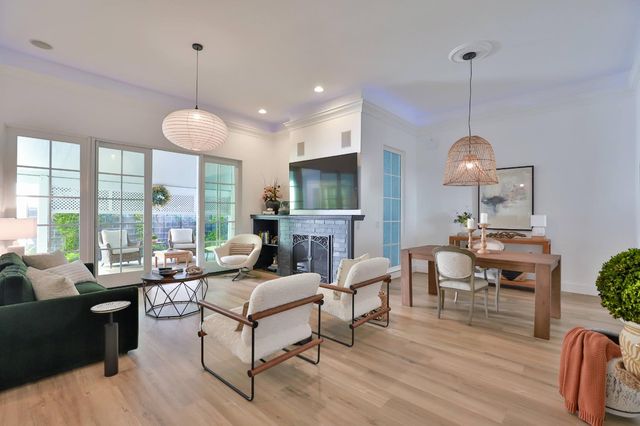 7598 Sunmore Ln, Sacramento, CA 95828