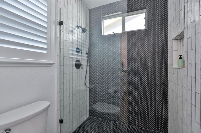 7598 Sunmore Ln, Sacramento, CA 95828