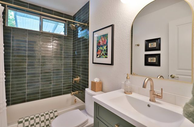 7598 Sunmore Ln, Sacramento, CA 95828