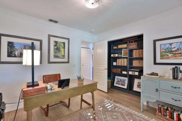 7598 Sunmore Ln, Sacramento, CA 95828