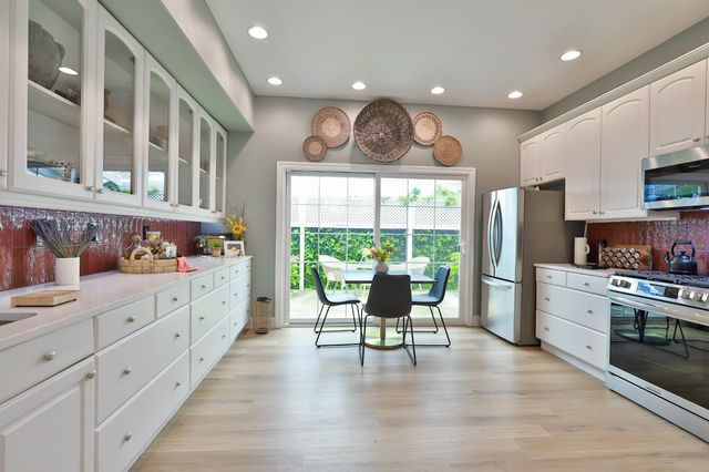 7598 Sunmore Ln, Sacramento, CA 95828