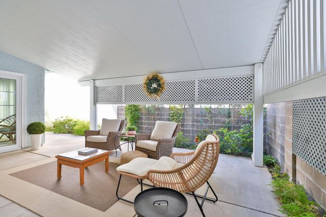 7598 Sunmore Ln, Sacramento, CA 95828