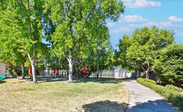 7598 Sunmore Ln, Sacramento, CA 95828