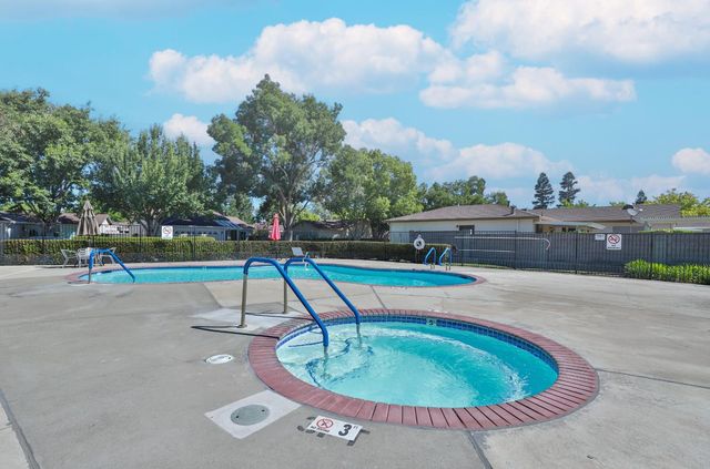 7598 Sunmore Ln, Sacramento, CA 95828