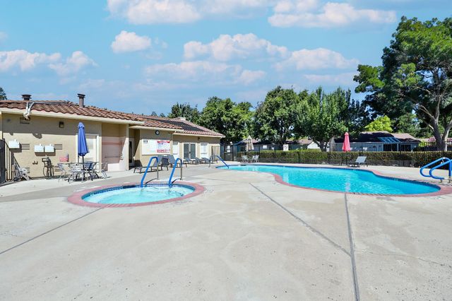 7598 Sunmore Ln, Sacramento, CA 95828
