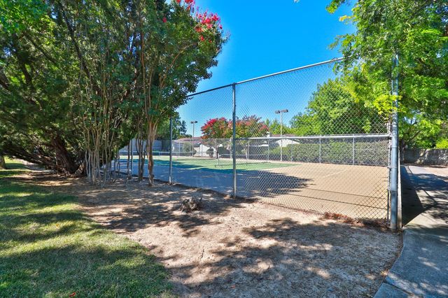 7598 Sunmore Ln, Sacramento, CA 95828