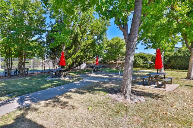 7598 Sunmore Ln, Sacramento, CA 95828