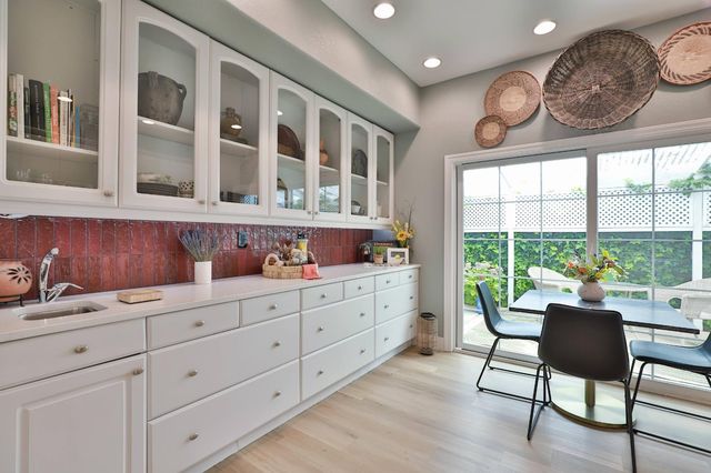 7598 Sunmore Ln, Sacramento, CA 95828