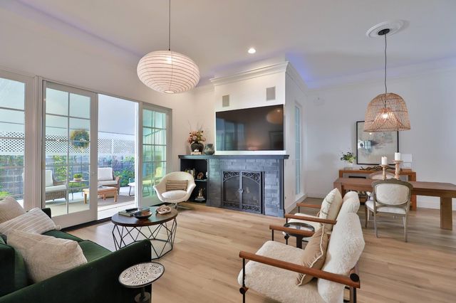 7598 Sunmore Ln, Sacramento, CA 95828