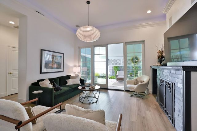 7598 Sunmore Ln, Sacramento, CA 95828