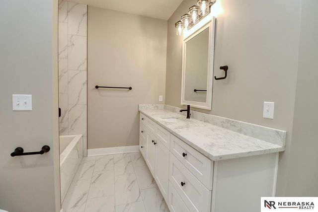 7755 Aero Circle, Lincoln, NE 68516
