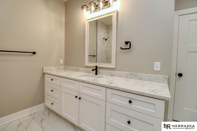 7755 Aero Circle, Lincoln, NE 68516