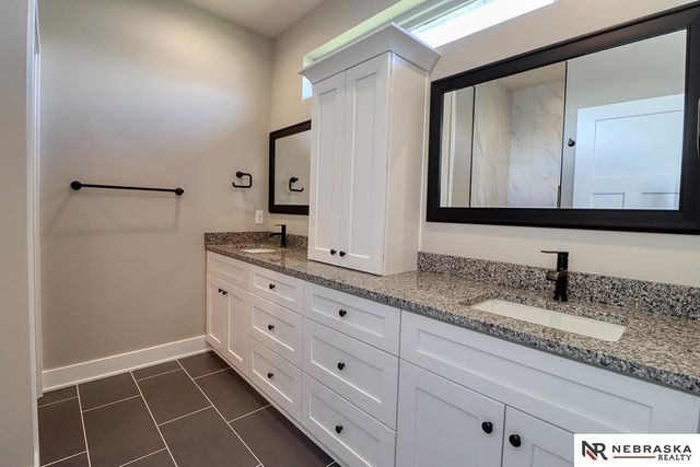 7755 Aero Circle, Lincoln, NE 68516