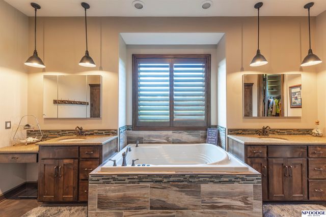 1179 S 56th Road, Nebraska City, NE 68410