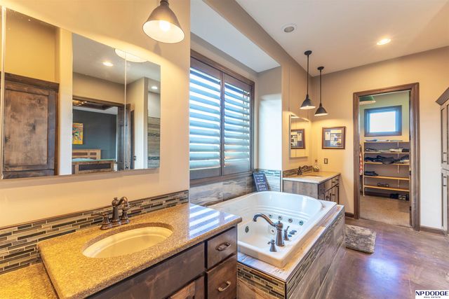 1179 S 56th Road, Nebraska City, NE 68410