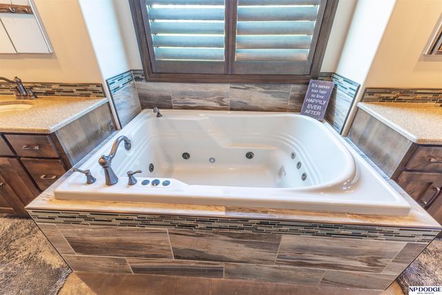 1179 S 56th Road, Nebraska City, NE 68410