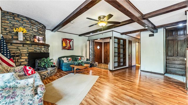 1 Chapel Lane, Bella Vista, AR 72715