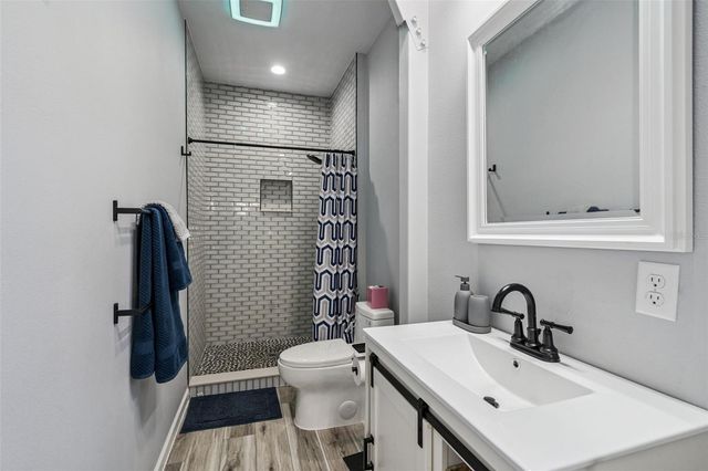 645 CR 485A, Lake Panasoffkee, FL 33538